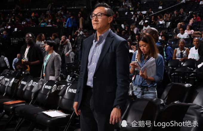 唐四海毕恭毕敬的说道：少爷稍等，我这就去准备。